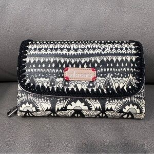 Sakroots Peace Artist Circle Trifold Wallet black and white boho indie